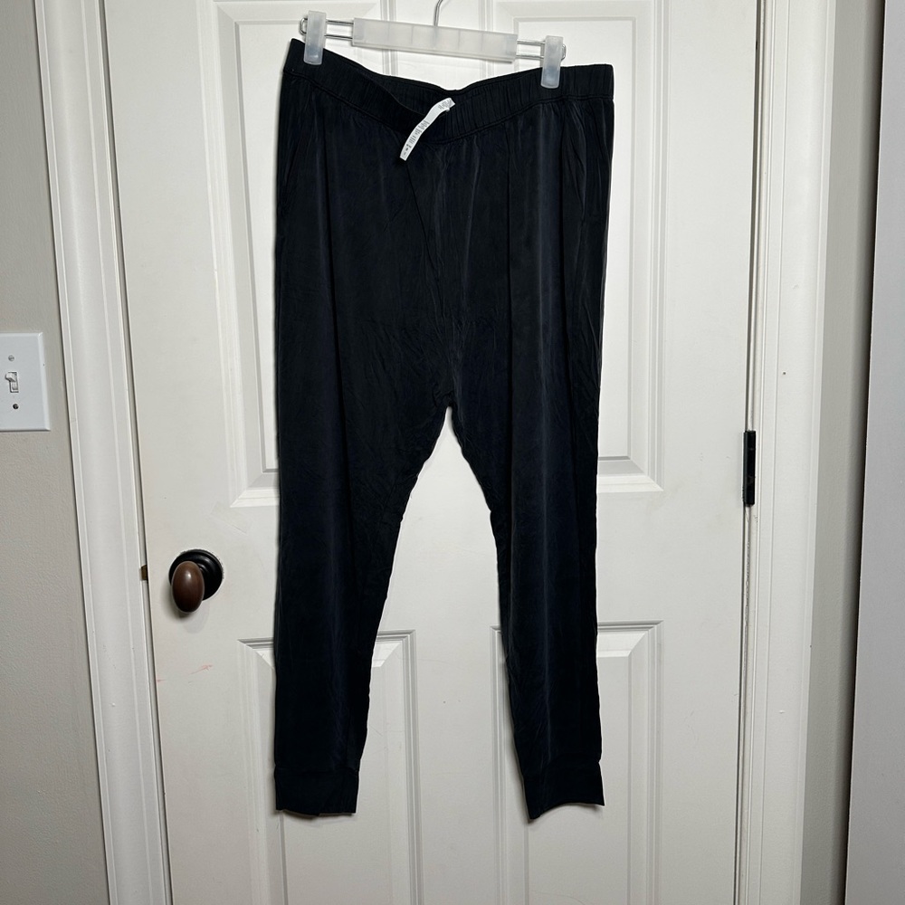 Silky lululemon pants